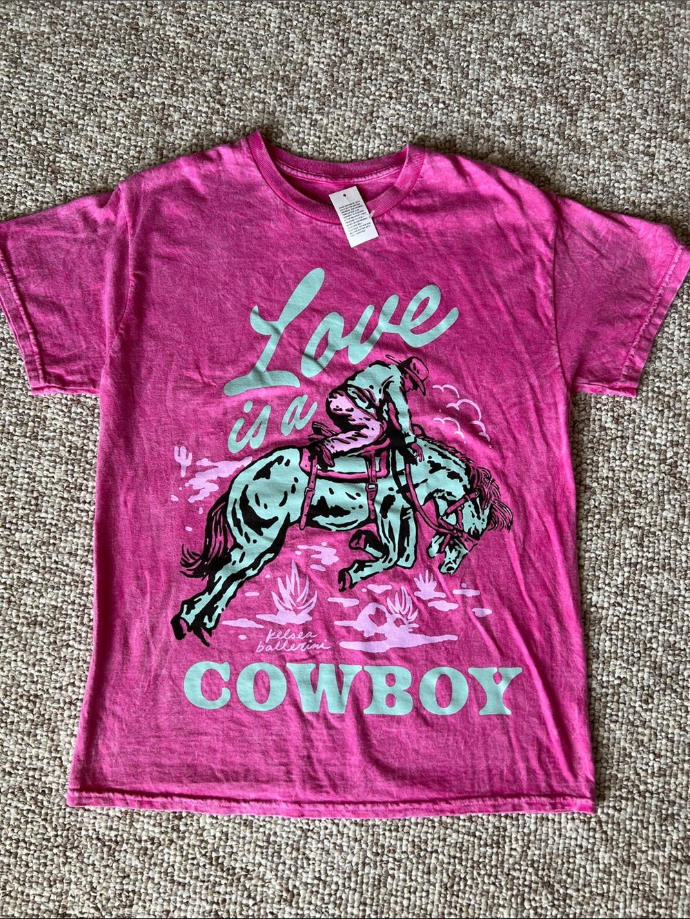 KELSEA BALLERINI Love Is A Cowboy RARE Pink mint T-Shirt Medium NWT